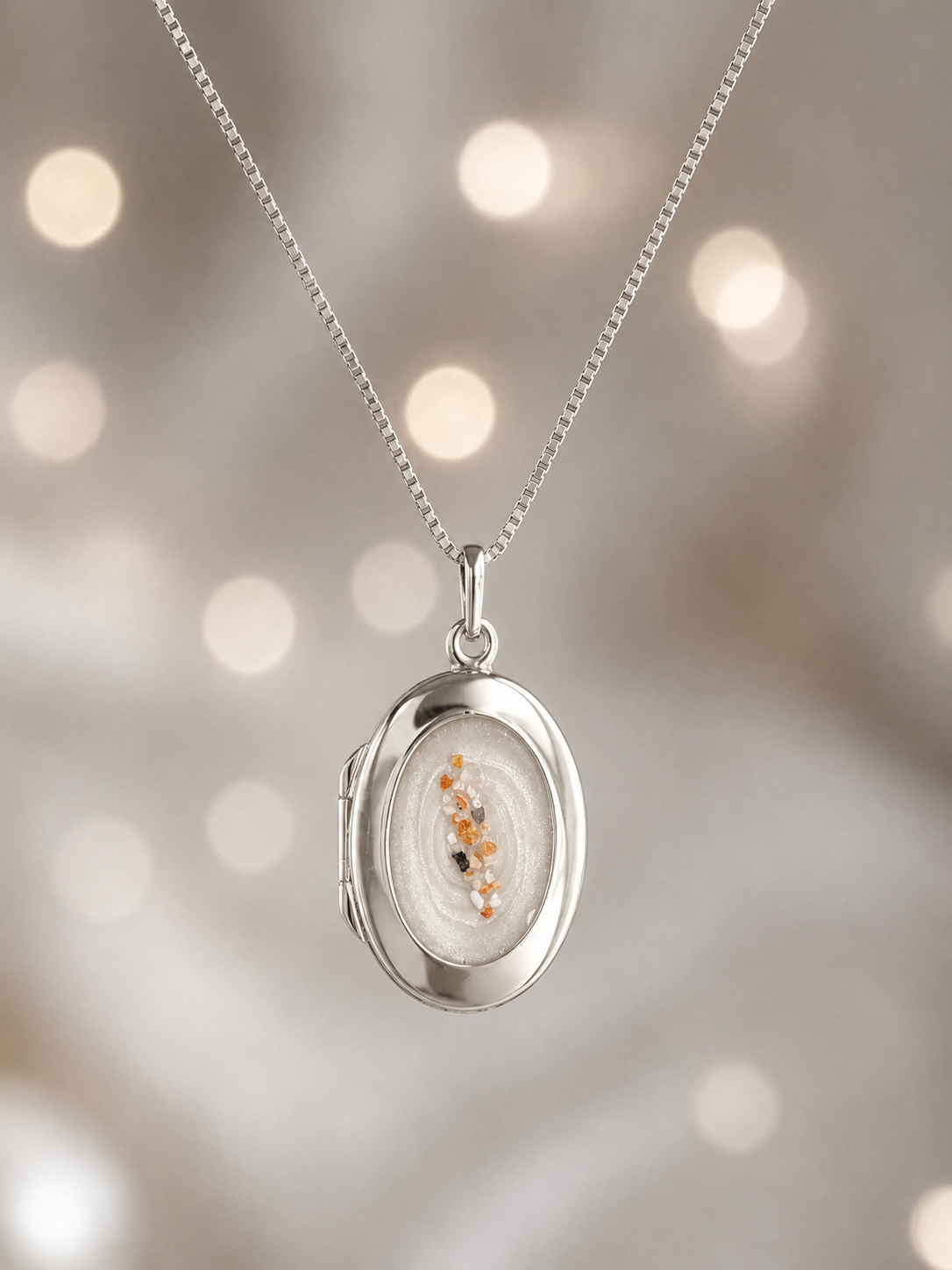 Everlasting Memories Oval Locket Pendant